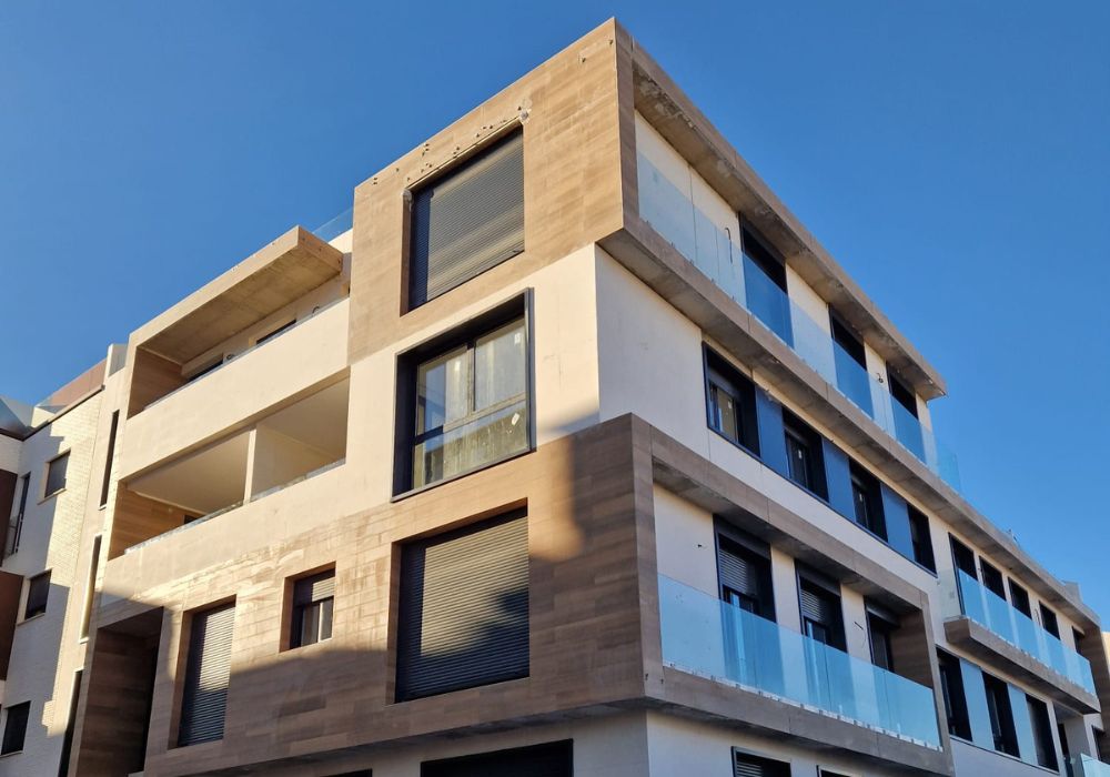 Fachada de un edificio en construccion